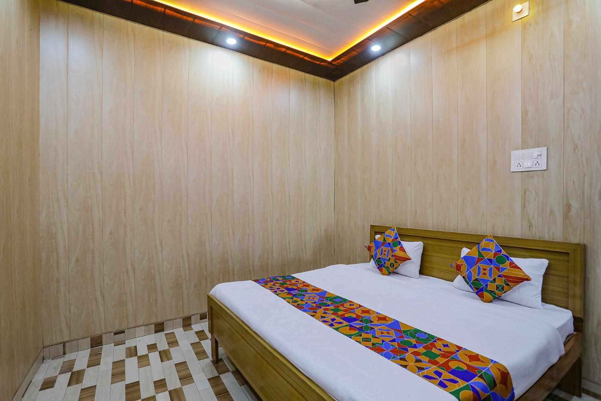 Fabexpress Shree Ram Aadhar 900 Mtr From Ram Mandir Hotell Ayodhya Exteriör bild